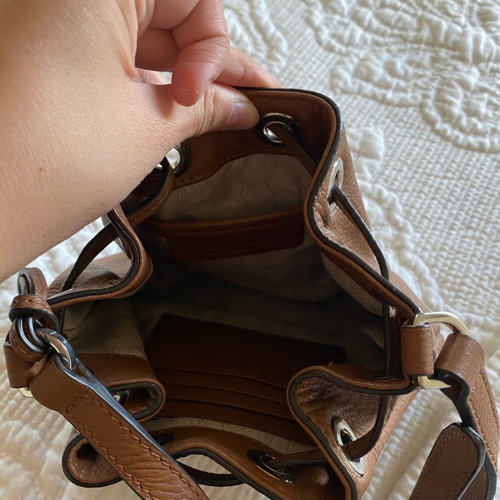 Michael Kors mini Crossbody! - Picture 4 of 6